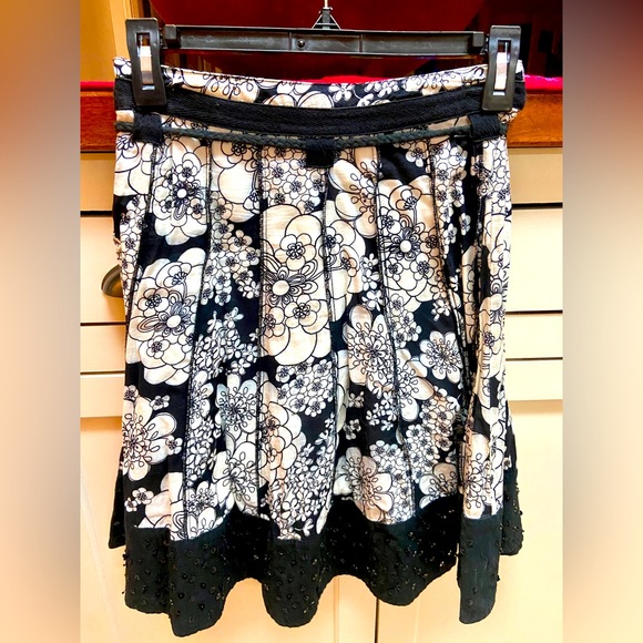 Adorable Limited Too size 10 girls black/white floral cotton skirt - Picture 2 of 4